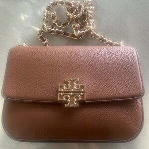 Guaranteed authentic Gorgeous Tory Burch handbag 🤍🤍🤍🤍